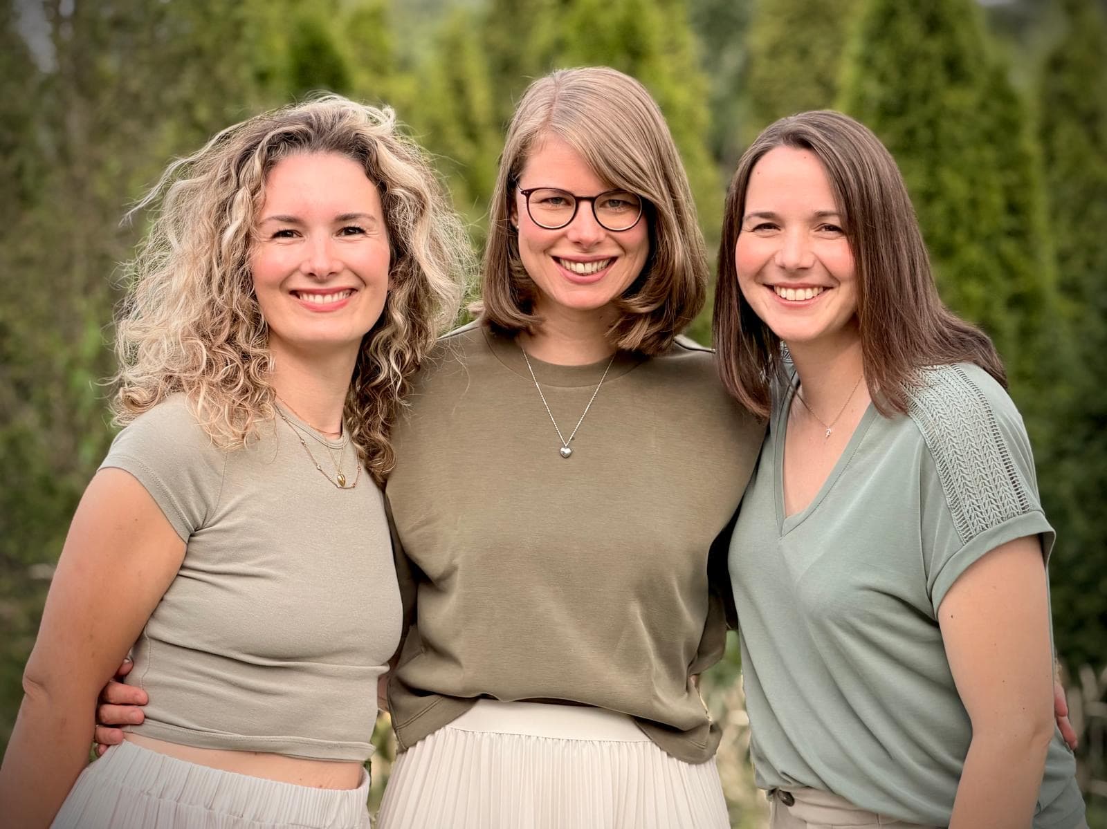Four Pies Later — Tina, Steffi und Jenny, die drei Sängerinnen des Trios